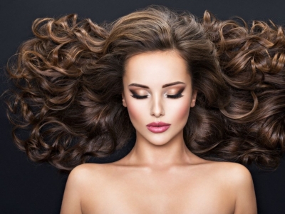 Jak dopasować odcień ekologicznej farby do włosów do swojego stylu i urody?